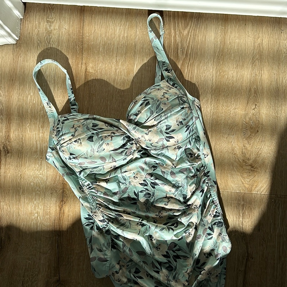 Women’s 12 Light Blue Niptuck Swim One-Piece Swimsuit Adjustable Straps, Padded